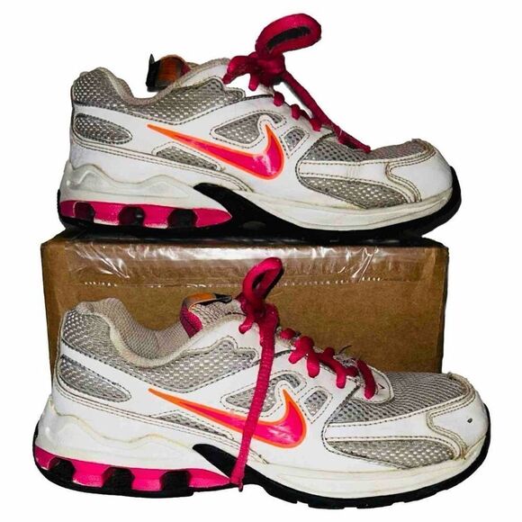 Girls Nike Reax Run Grey White Pink Shoes Size 2.5y - Picture 1 of 7